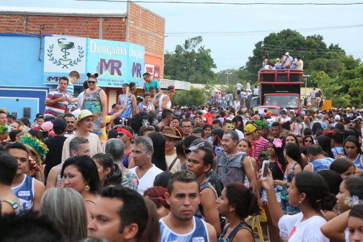 Sem ocorrências graves de violência, carnaval de Altos é marcado por alegria e recorde de público